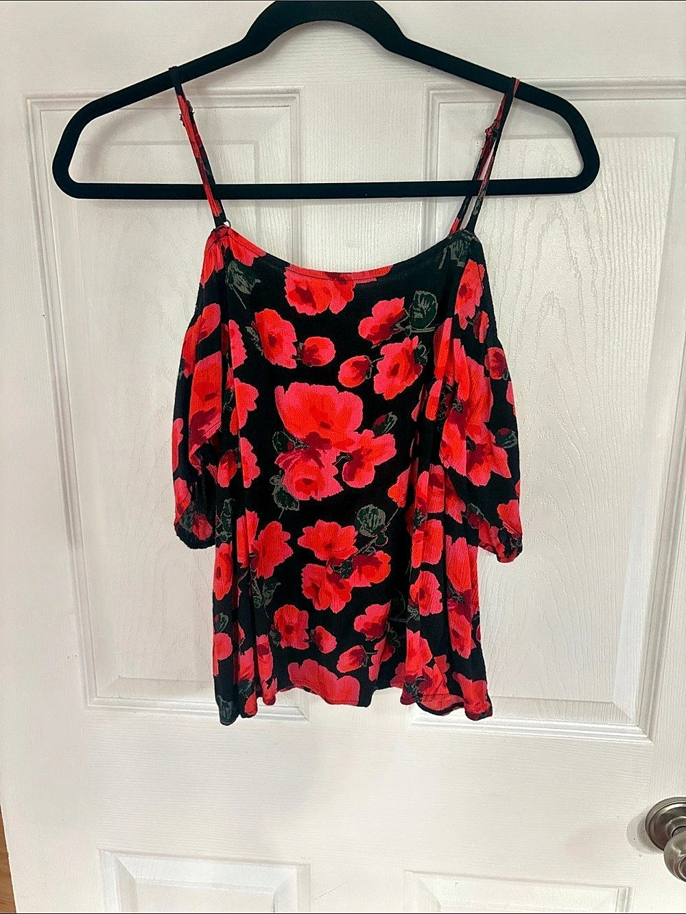 Billabong Floral Cold Shoulder Blouse in Black & Red Size Medium